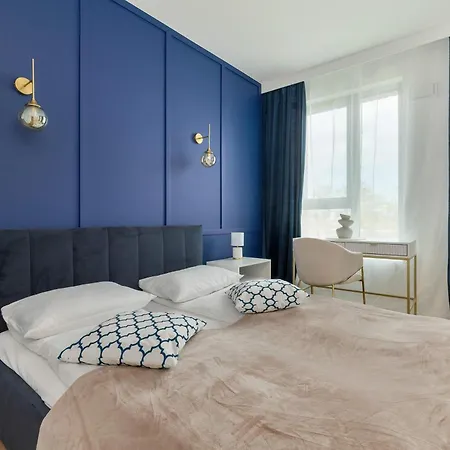 Modern Popieluszki 2c With Parking In The Center Of By Renters 格但斯克