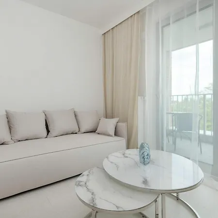 公寓 Modern Popieluszki 2c With Parking In The Center Of By Renters