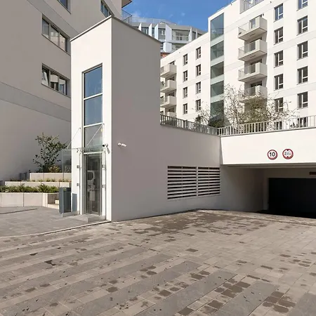 Modern Popieluszki 2c With Parking In The Center Of By Renters * 格但斯克