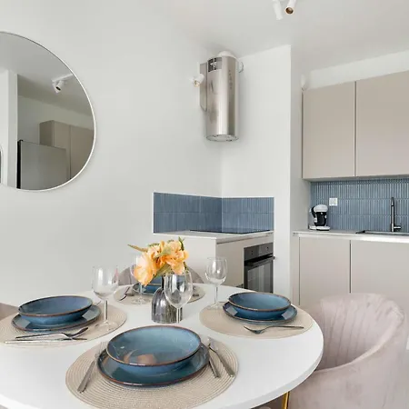 Modern Popieluszki 2c With Parking In The Center Of By Renters *