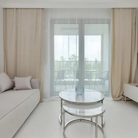 Modern Popieluszki 2c With Parking In The Center Of By Renters グダニスク